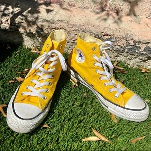 sunflower yellow converse high tops 8.5 🐝🌻💛